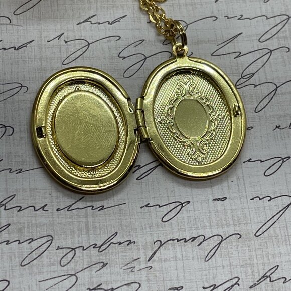 Gold Red Bird Cardinal Memorial Jewelry Locket Necklace Pendant Wedding spring - Picture 9 of 9